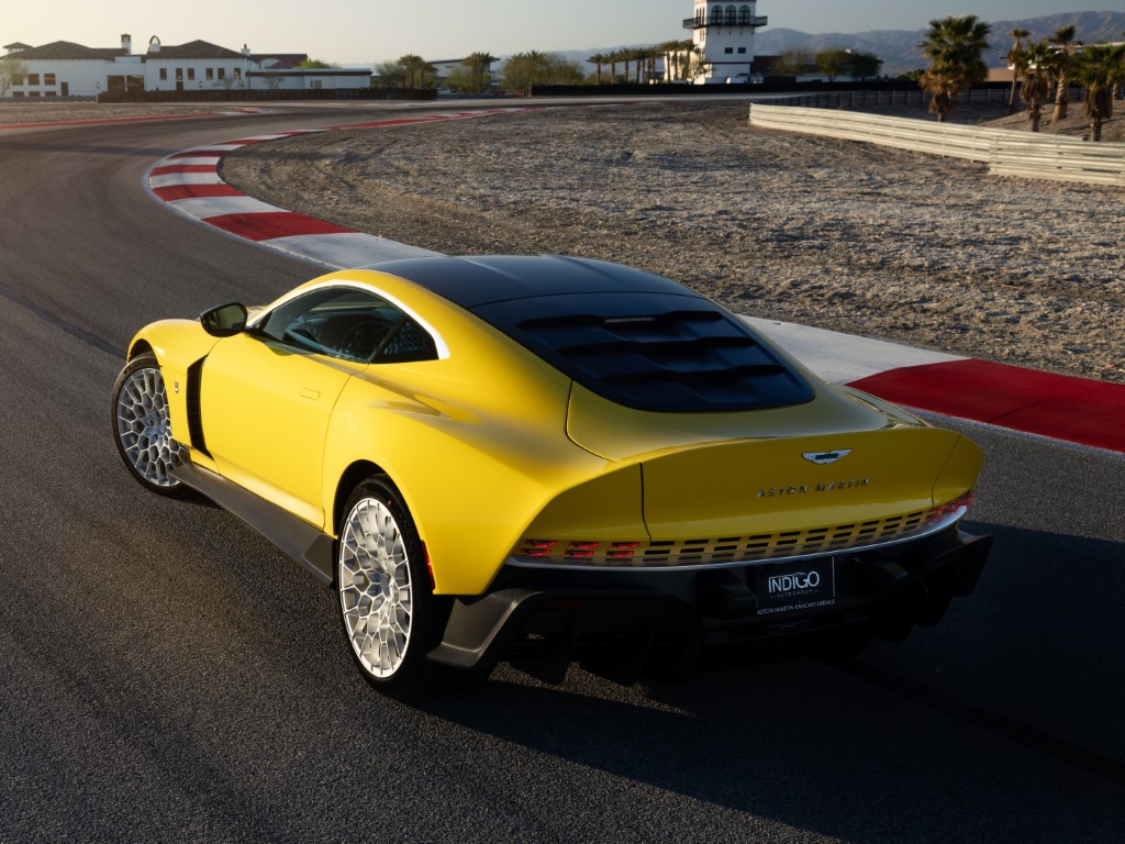 Aston Martin Valour 5.2 V12 (Manual)